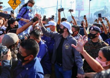 Presidente Bukele es ovacionado al ejercer su voto