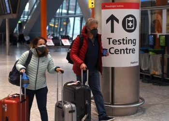 Inglaterra inició la cuarentena obligatoria en hoteles para los viajeros llegados desde países de la “lista roja”