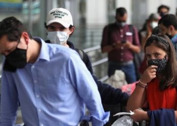 El Reino Unido autorizó infectar con coronavirus a personas sanas para probar la eficacia de los fármacos y las vacunas