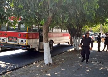 Matan a presunto pandillero en autobús de la ruta 2A, en el barrio San Miguelito