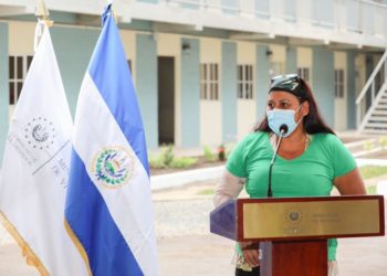 Familias de comunidad El Espino son trasladadas hacia nuevo complejo habitacional en Antiguo Cuscatlán