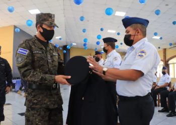 Músicos de la FAES recibieron uniformes nuevos