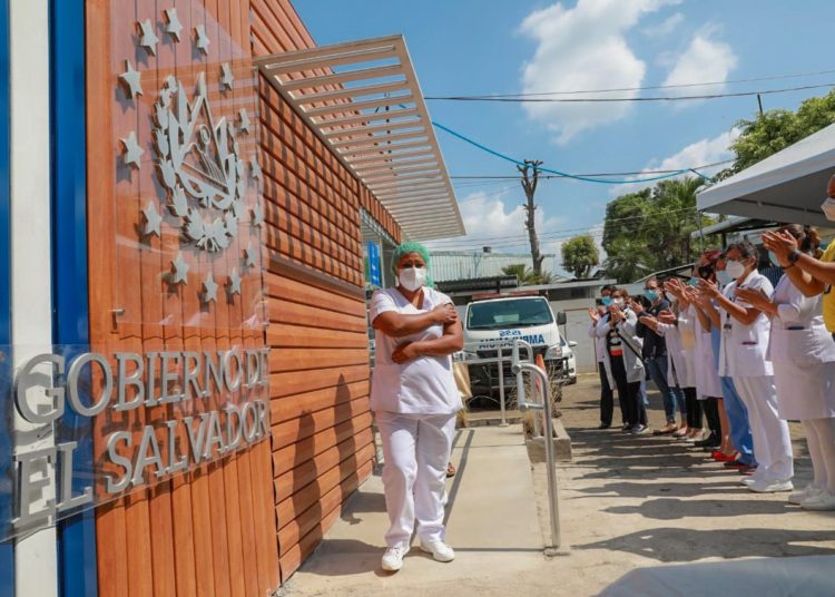 Salud ha vacunado a 4,500 médicos, paramédicos y enfermeras contra el Covid-19