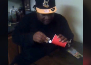 Un hombre duda que una ‘tiktoker’ usó pegamento extrafuerte en lugar de laca, se pega un vaso al labio con Gorilla Glue y termina en urgencias