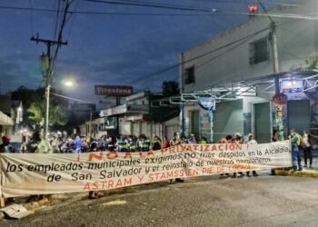 Denuncian aumento en las tasas municipales de San Salvador