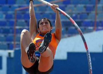 Andrea Michelle Velasco rompe de nuevo el récord nacional de salto con pértiga