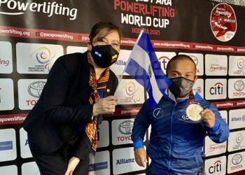 Herbert Aceituno gana medalla de plata en Colombia y la dedica en memoria de su padre