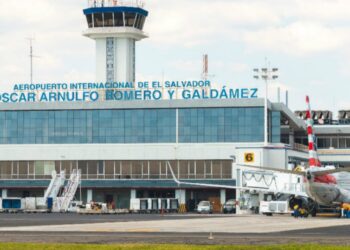 El Salvador levanta restricciones de entrada a viajeros de Reino Unido y Sudáfrica