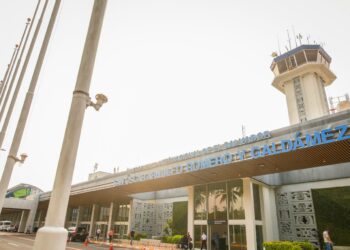 El Salvador levanta restricciones de entrada a viajeros de Reino Unido y Sudáfrica