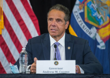 El alcalde de Nueva York y casi 60 demócratas exigen la renuncia del gobernador Cuomo tras las acusaciones de acoso sexual y mal manejo de la pandemia