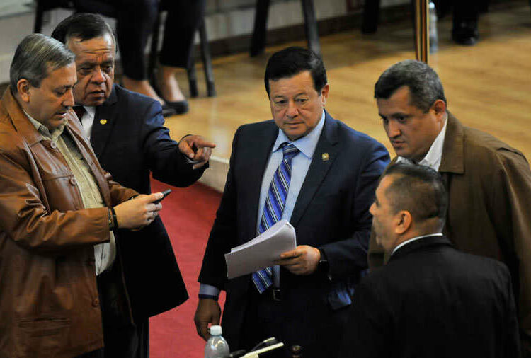 SITRAL denuncia que diputados usan dinero público para pagar empleados domésticos