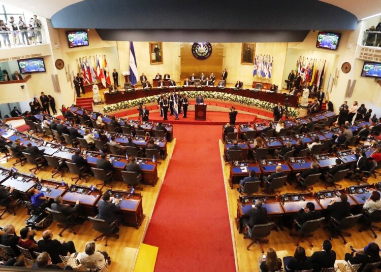 FGR continúa allanamientos en la Asamblea Legislativa por el caso de las plazas fantasmas