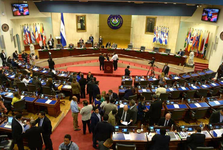 Asamblea saliente intenta aprobar a deshora leyes a las que no le había dado importancia en 3 años