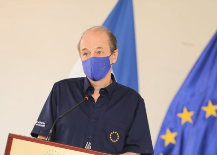 Embajador de la UE: «Nadie ve una dictadura en El Salvador, sino un gobierno y parlamento elegidos democráticamente»