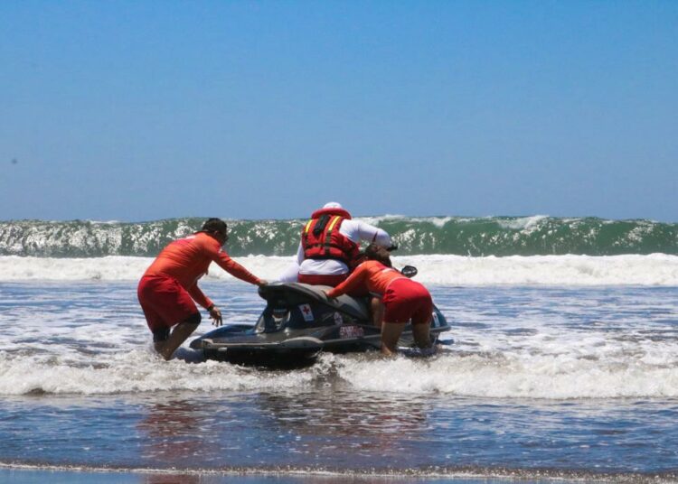 Continúan labores de búsqueda de Luis Merino, quien desapareció el pasado lunes en Playa Amatecampo