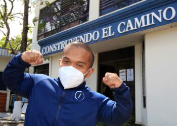 El paratleta Herbert Aceituno viajó a la Copa del Mundo de Para Powerlifting a realizarse en Colombia