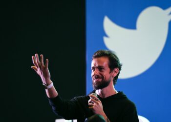 El fundador de Twitter puso a la venta su primer tuit