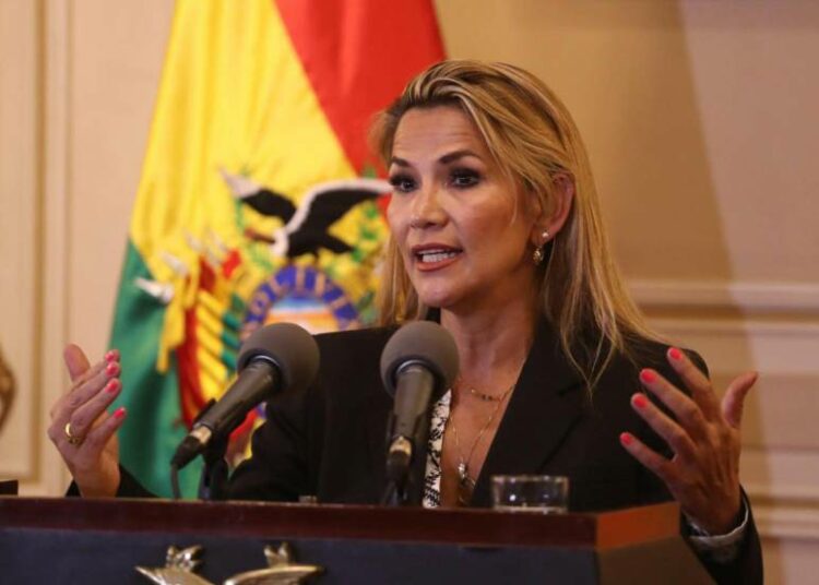Fiscalía boliviana ordena la detención de la expresidenta Jeanine Áñez y cinco de sus ministros