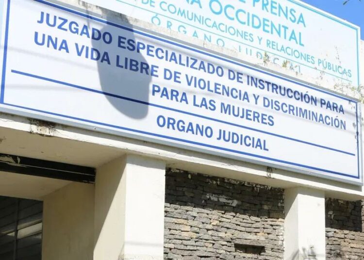 Jueza ordenó juicio contra exalcalde de Santa Ana, Orlando Mena por presunta violación de una menor