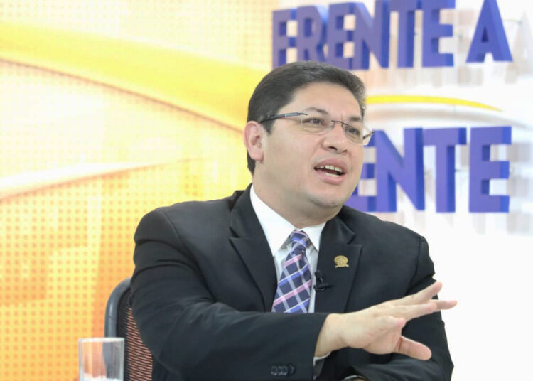 Corte de Cuentas decide suspender auditoría sobre gastos reservados del expresidente Sánchez Cerén