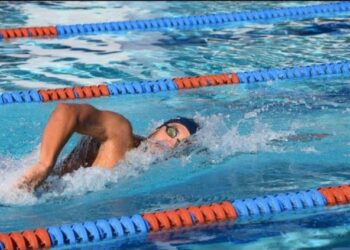 Los salvadoreños Marcelo Acosta obtiene plata y Celina Márquez con récord nacional en el XLV campeonato Sudamericano de Natación en Argentina