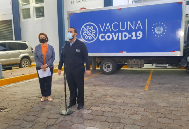 Un total de 5,058 docentes fueron vacunados en su primera jornada