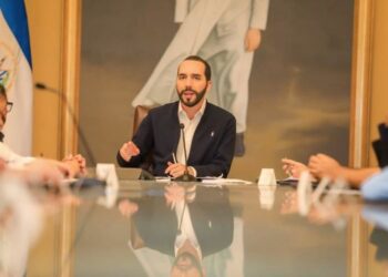 Nayib Bukele: «Mientras el mundo va al encierro, aquí tenemos una baja de casos Covid-19»