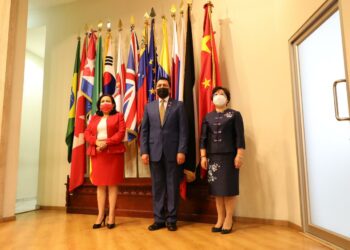 Pabellón Nacional de la República Popular China fue entregado a la Asamblea Legislativa