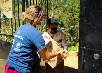 Salvadoreños continuarán siendo beneficiados con paquetes alimenticios tras crisis por la pandemia