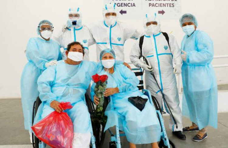 Tras varios días ingresados, pareja de esposos ganan la batalla contra el Covid-19