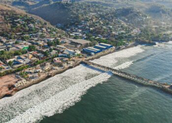 Parque de diversiones en el Puerto de La Libertad lleva un avance del 50% en su construcción