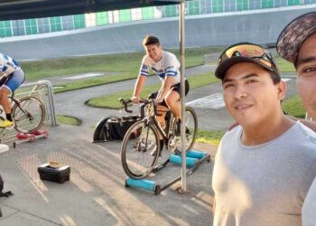 Ciclistas salvadoreños se foguean en Guatemala