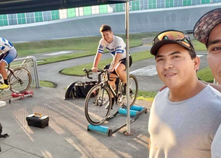 Ciclistas salvadoreños se foguean en Guatemala