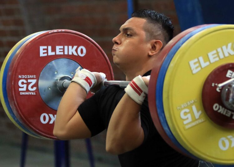 La Federación Salvadoreña de Pesas realizó un chequeo técnico