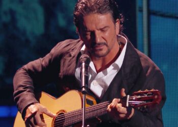 Ricardo Arjona hará un show por streaming nunca antes visto y contará con más de 30 músicos iluminados solo por velas