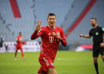 Robert Lewandowski logra el 13o ‘hat-trick’, la estrella del Bayern Munich se pone a cinco del récord de goles de Gerd Muller