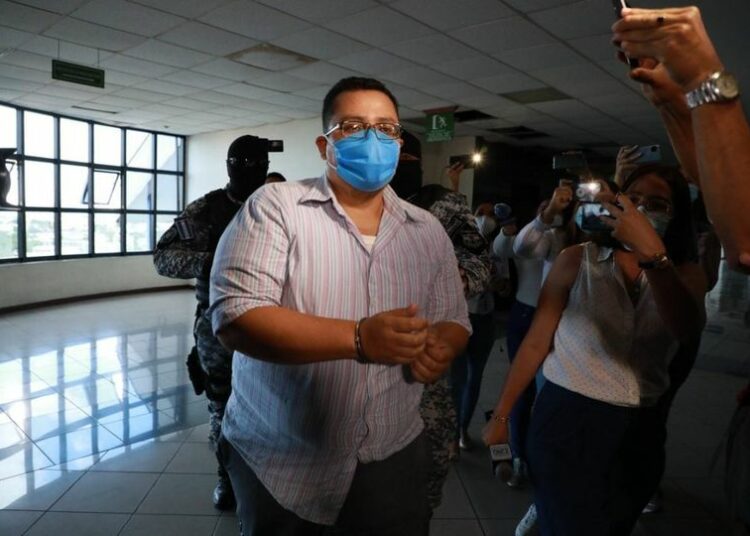 (VIDEO) Youtuber Roberto Silva enfrenta nueva acusación por el delito de violencia contra Schafik Handal