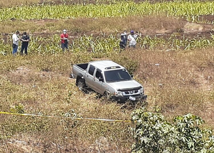 Encuentran a dos personas ejecutadas al interior de un vehículo en Izalco, Sonsonate