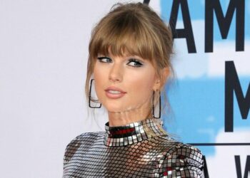 Taylor Swift estalló contra Netflix por un chiste sexista sobre su pasado amoroso en un capítulo de la serie “Ginny & Georgia”