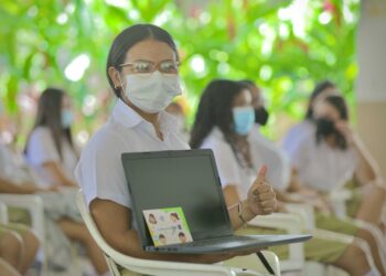 Centro Escolar General Francisco Morazán se beneficia con entrega de computadoras de parte del MINED