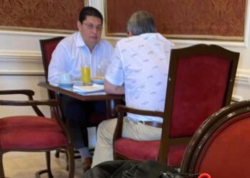 Captan a presidente de la Corte de Cuentas reunido con diputado Carlos Reyes de ARENA