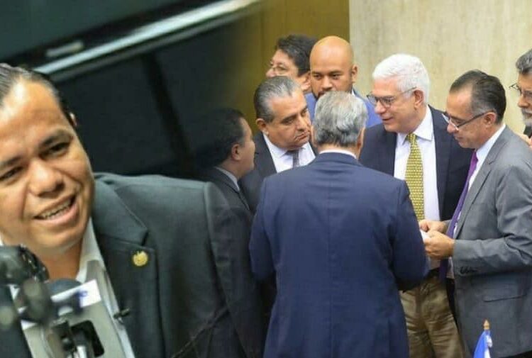 Ministro de Hacienda pide información de la planilla legislativa para pagar salarios a quienes de verdad trabajan