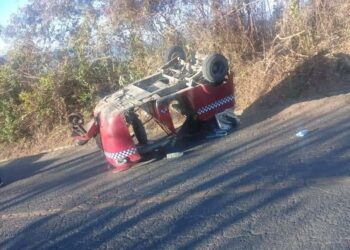 Un menor de edad entre tres lesionados tras volcar mototaxi en Ahuachapán