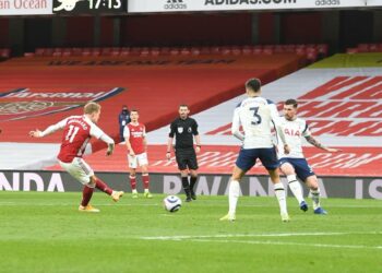 El Arsenal derrota al Tottenham y se lleva el derbi