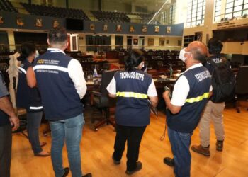 Ministro de Trabajo denuncia a presidente de la Asamblea, Mario Ponce, por dificultar las inspecciones al interior del congreso