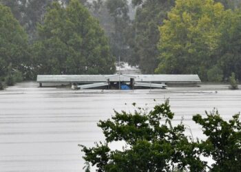 (VIDEO) Las peores inundaciones de Australia en décadas amenazan con agravarse