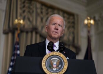 Joe Biden envió sus condolencias a las víctimas del tiroteo en Colorado y urgió al Congreso a endurecer las leyes para el control de armas