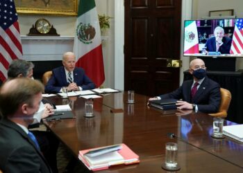 Reacción favorable en México a reunión entre López Obrador y Biden