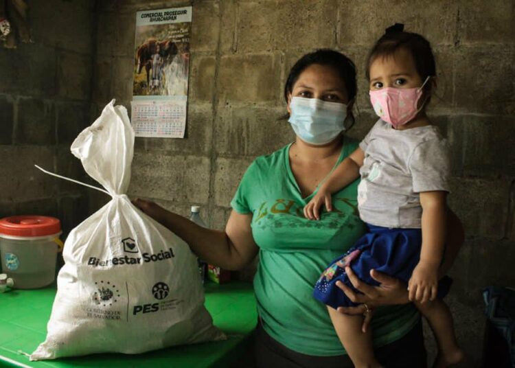 Paquetes alimentarios siguen llegando a los hogares salvadoreños