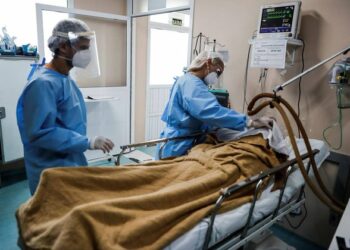 El colapso sanitario en Brasil se cobra las primeras víctimas mientras Bolsonaro cuestiona la ocupación hospitalaria